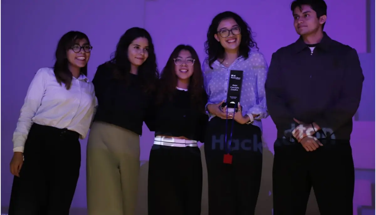 Equipo AdVengers, ganador de Mejor Idea y Concepto Creativo en HackAdton Puebla 2025